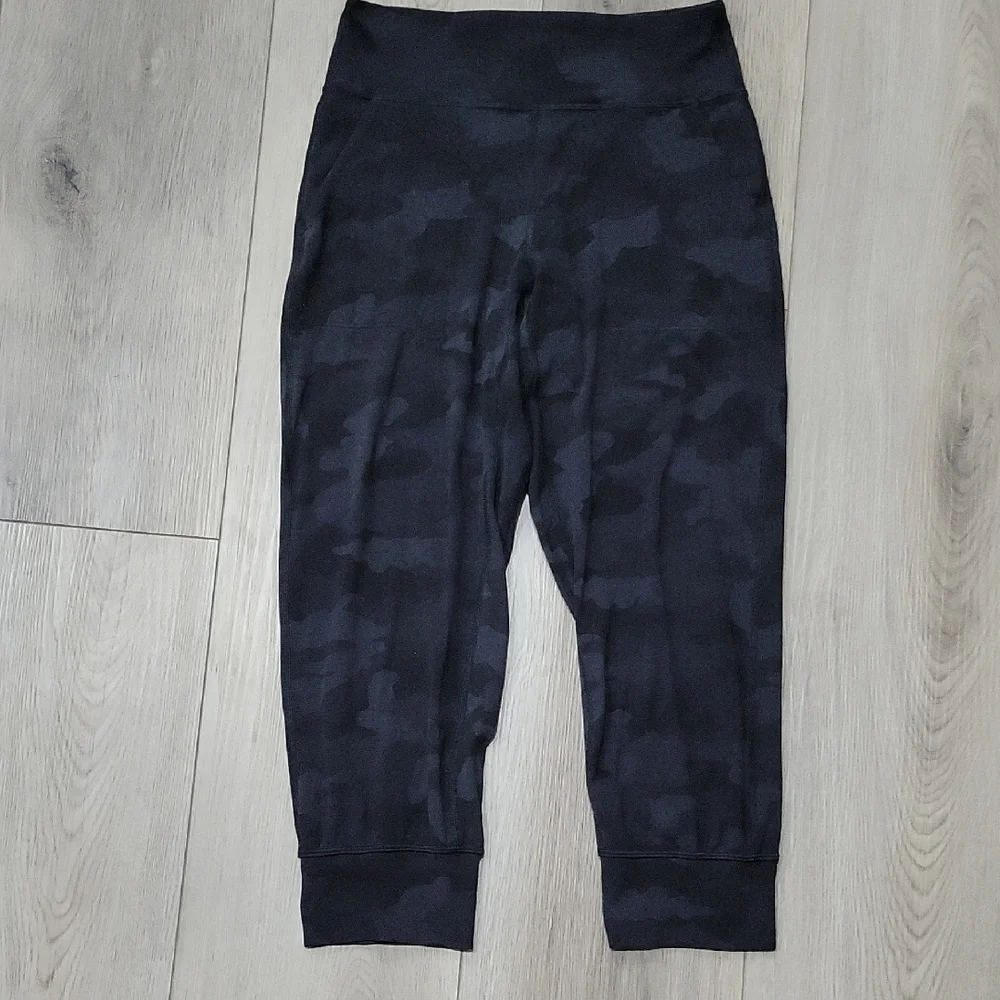 Lululemon Align Jogger Crop *23